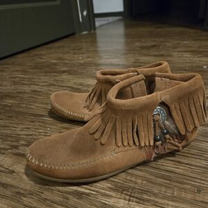 Minnetonka Ankle Moccasins Size 7